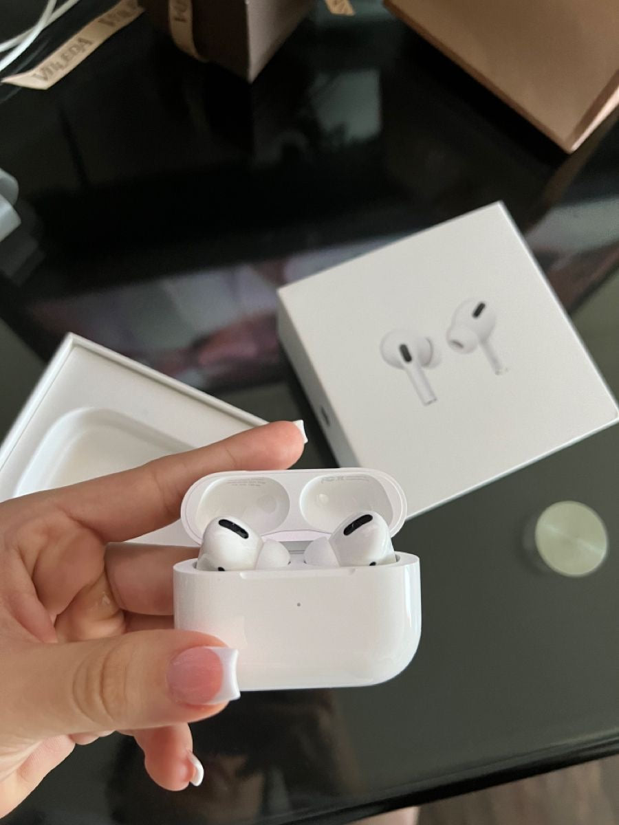 Carla Fernández - Compradora de Facebook